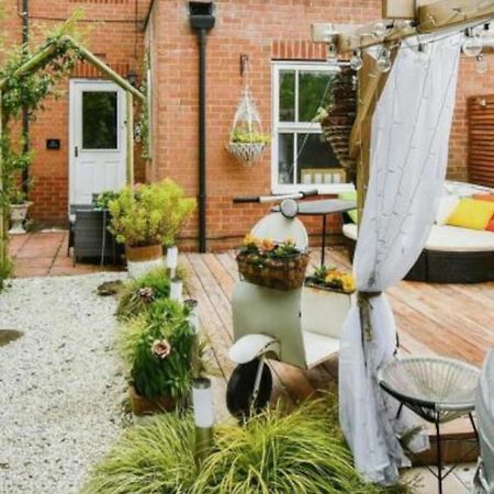 요크 Cosy Garden Flat, Private Hot Tub & Four Poster Bed 아파트 외부 사진